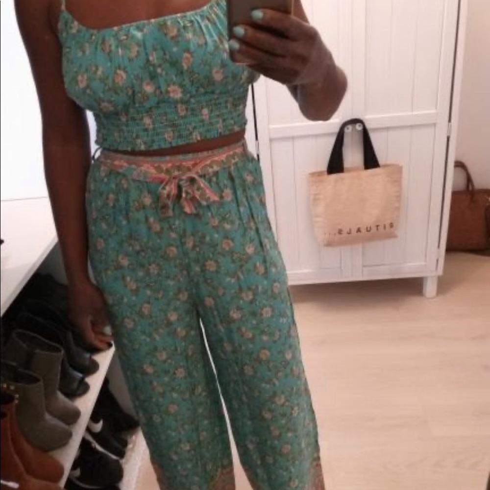 💕Sale💕 2-piece crop and pants - Picture 2 of 15